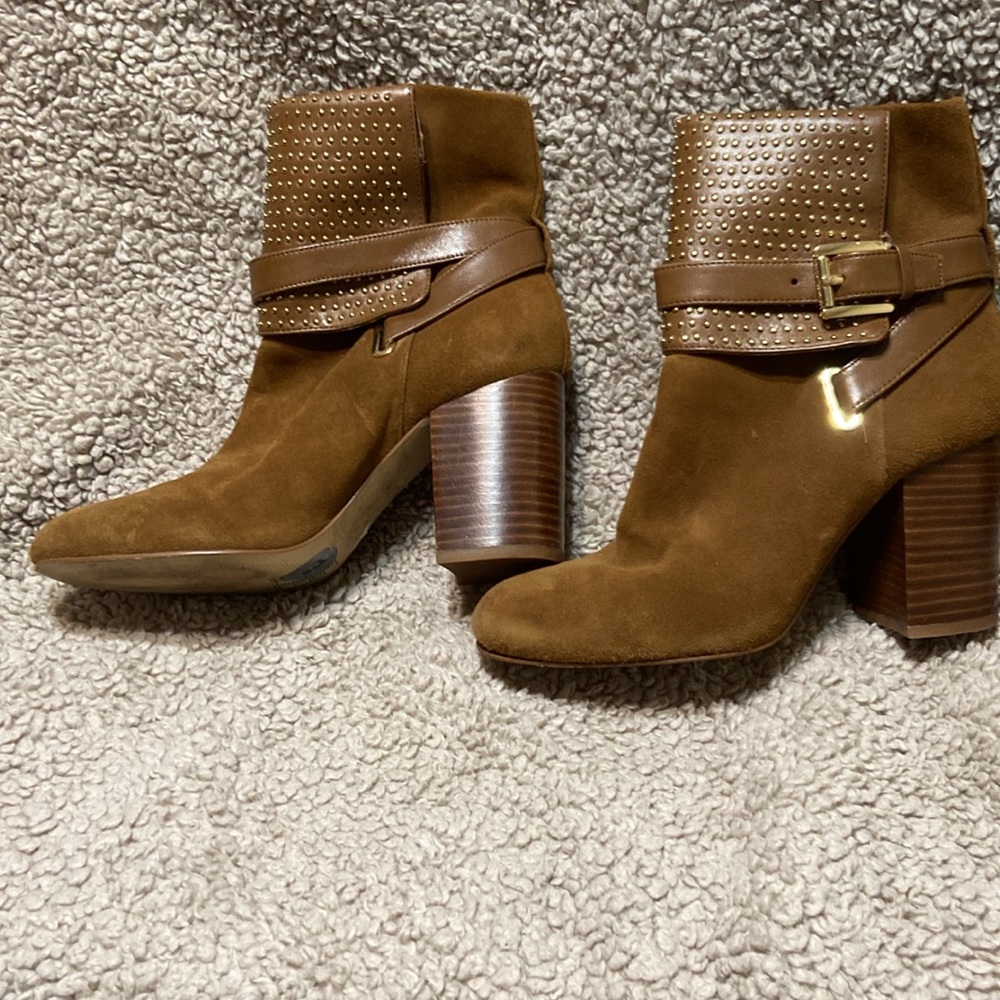 Michael Kors Ankle Boots Suede Tan/Brown w/ankle wrap straps & Gold Metal Studs - Picture 3 of 14